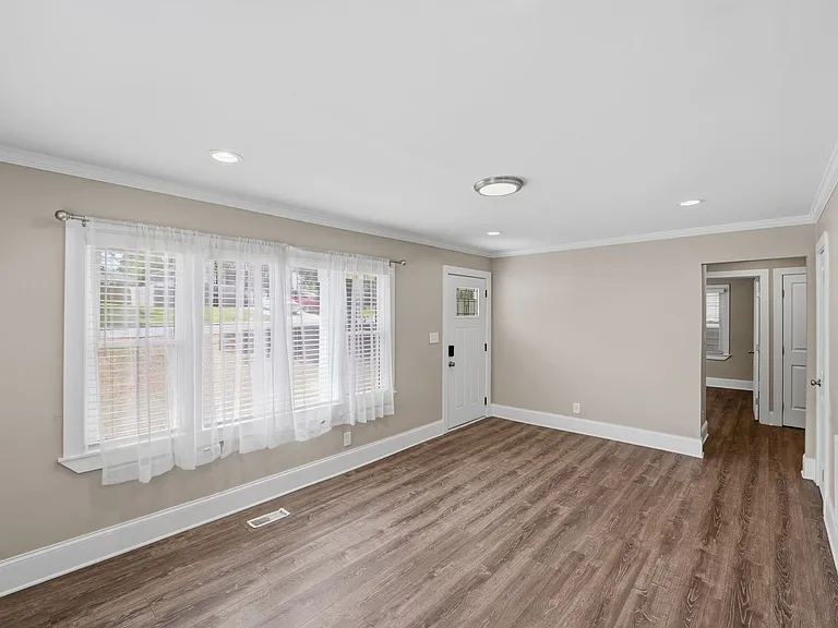 4239 Dinglewood Ave — Photo 5