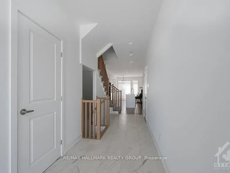 47 Moosonee Cres — Photo 4