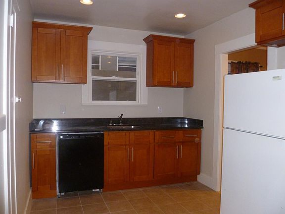 3rd image of 1010A Marin St