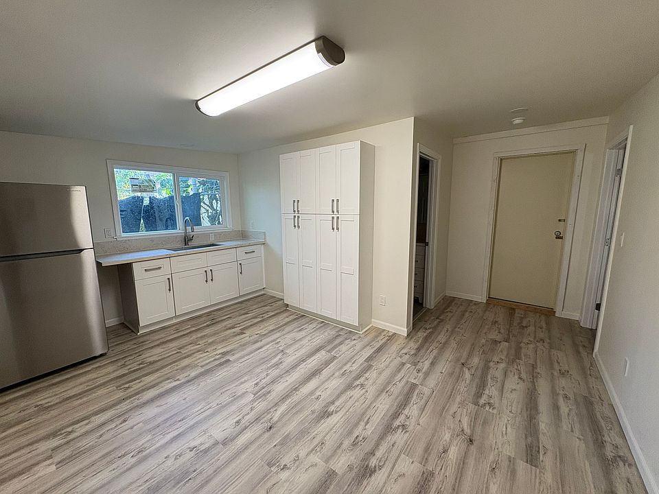 Living room & kitchenette