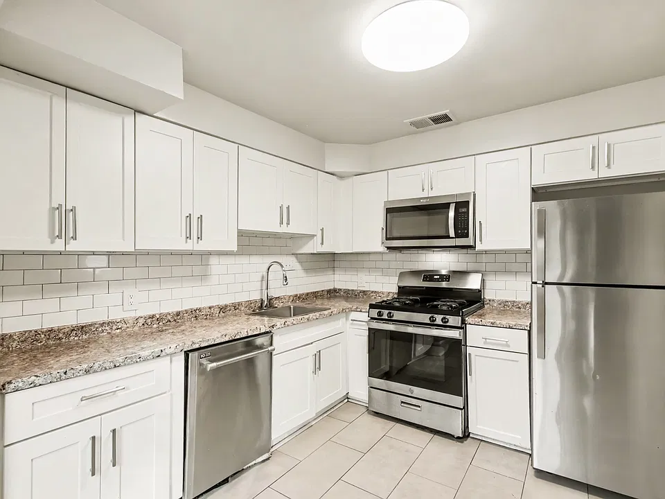 7109 Larrlyn Dr