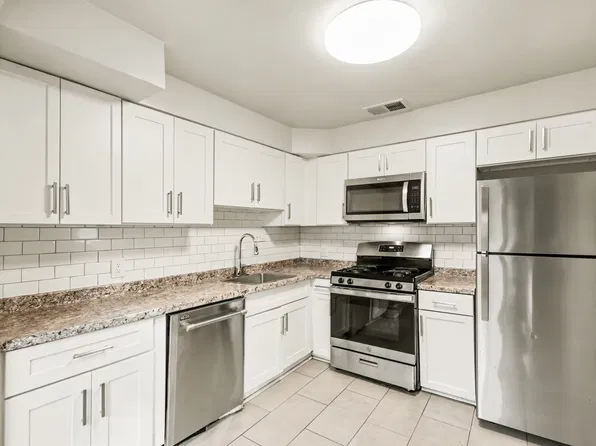 7109 Larrlyn Dr, Springfield, VA 22151