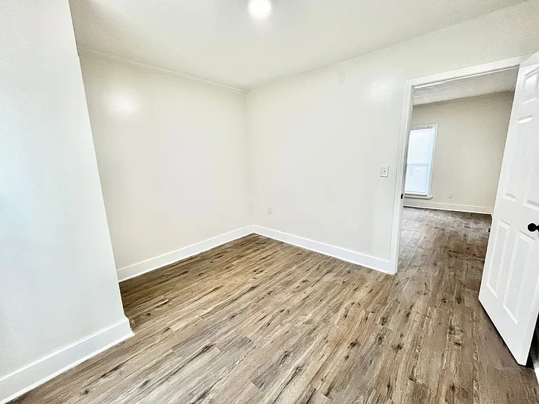 1118 W Whitney Ave — Photo 10