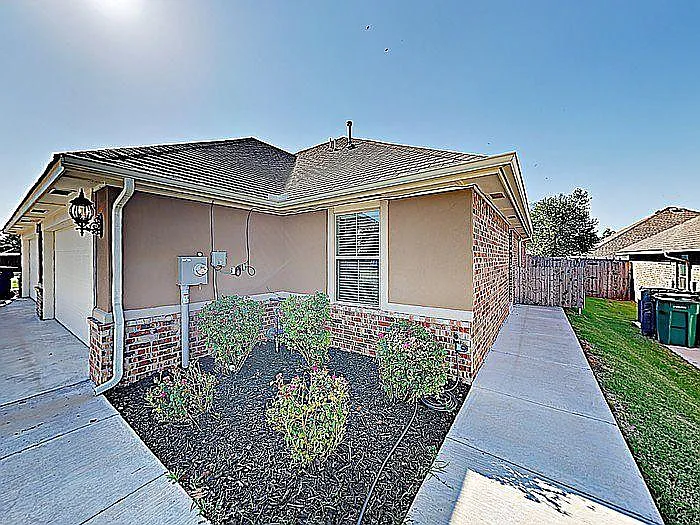 3 bed, 1558 sqft, $1,599 — Photo 3
