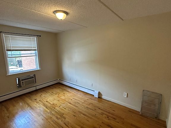 4th image of 2-2071 Clinton Ave