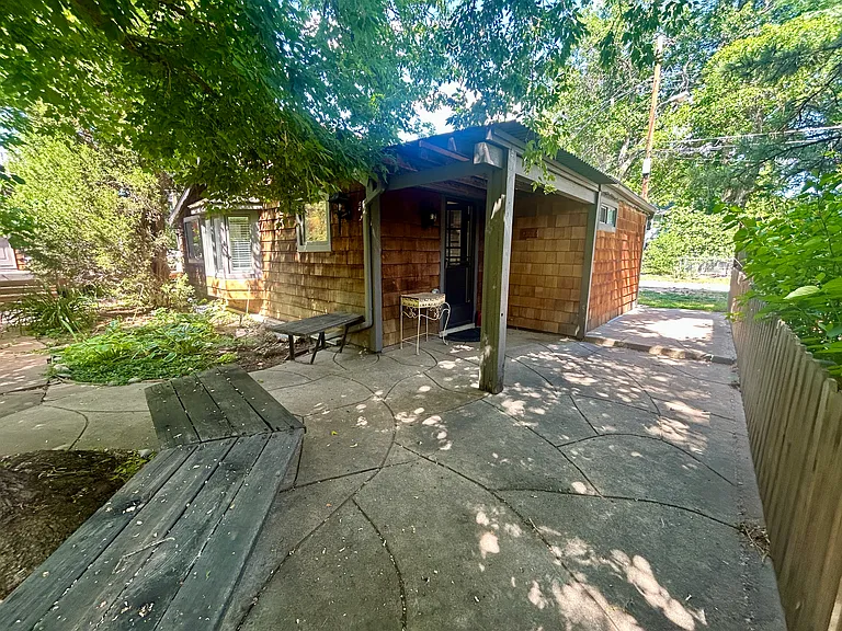 1400 E Dartmouth Ave #B — Photo 2