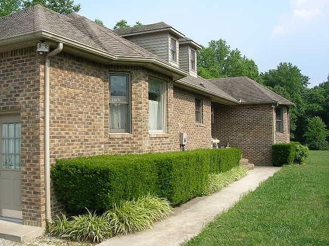 1st image of 215 Austin Ln