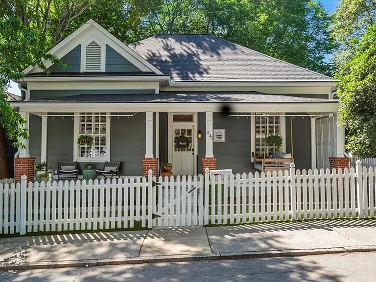 235 Powell St SE — Photo 1