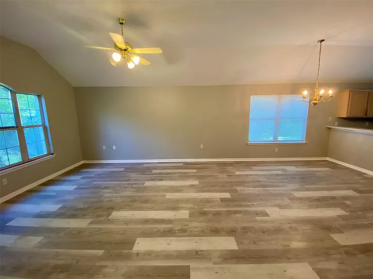 5710 Lark Creek Dr — Photo 2