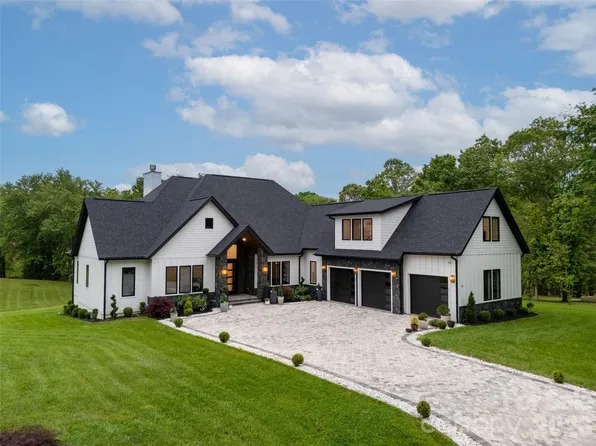 38 Thistle Ln, Fletcher, NC 28732