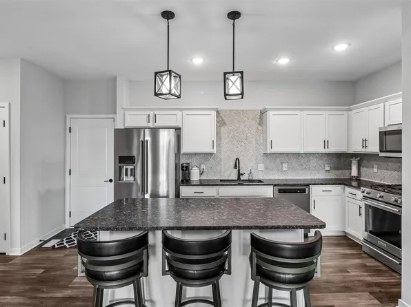 505 10th St, Waukee, IA 50263