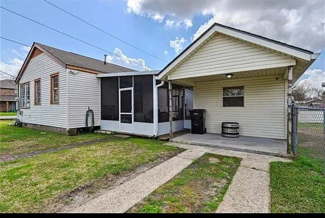 2420 Fenelon St — Photo 19