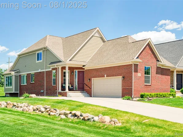 10408 Stoney Point Dr, South Lyon, MI 48178