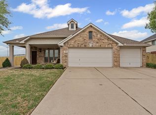 501 Royal Ln, Midlothian, TX 76065