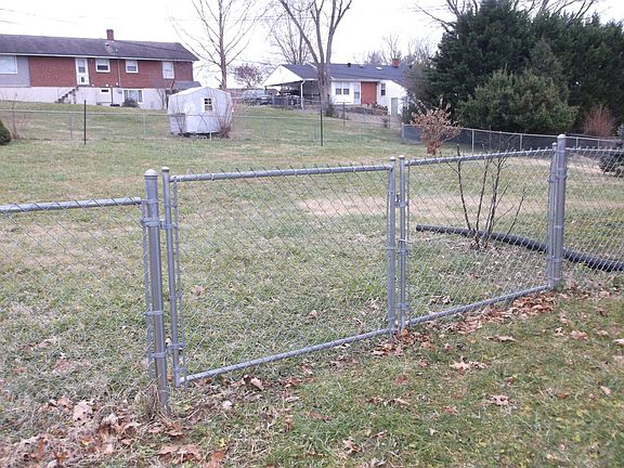 3rd image of 439 Petty Ave