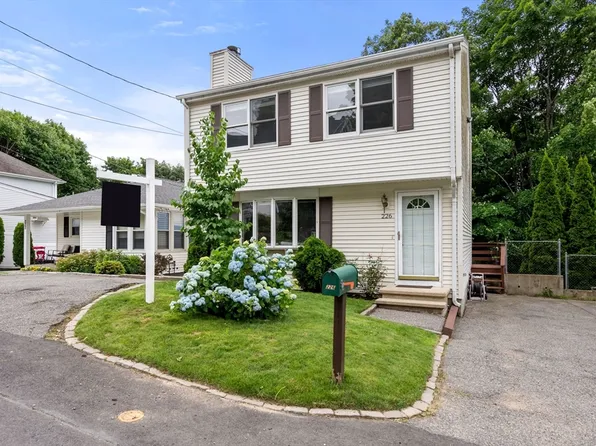 226 Pine Hill Cir, Waltham, MA 02451