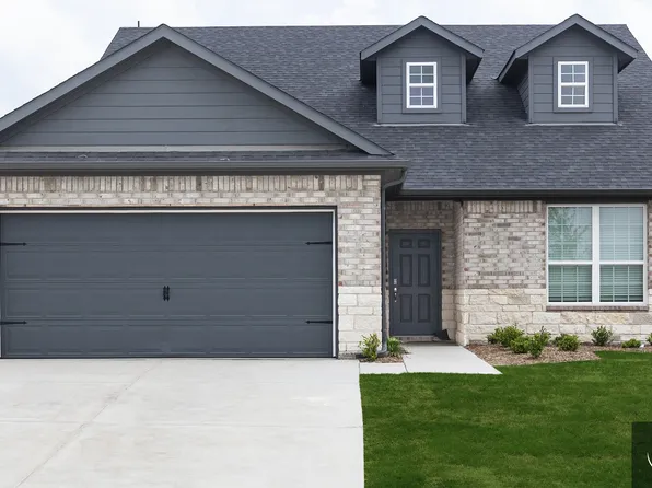 229 Village Dr, Red Oak, TX 75154