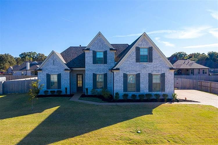 1st image of 145 Oak Hollow Dr