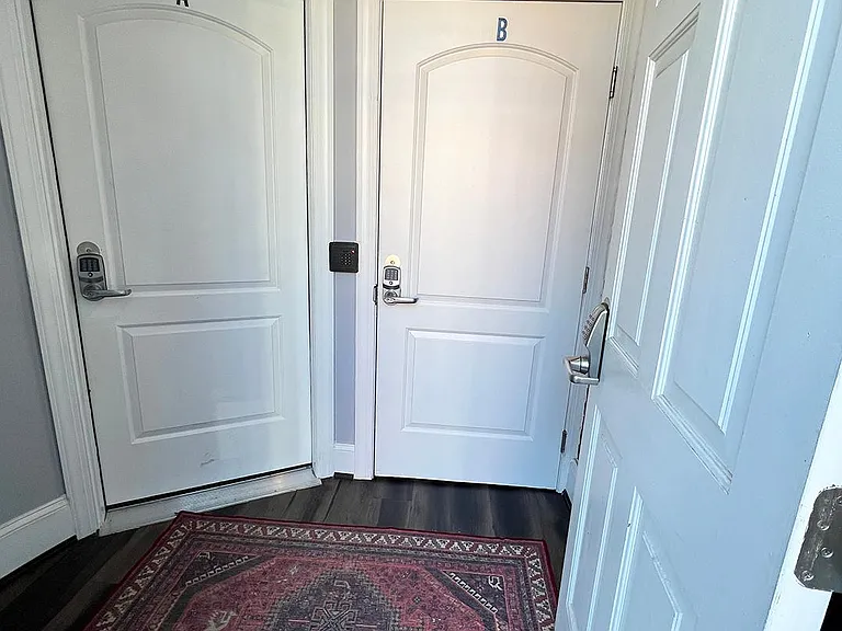 229 E St NE #1 — Photo 2