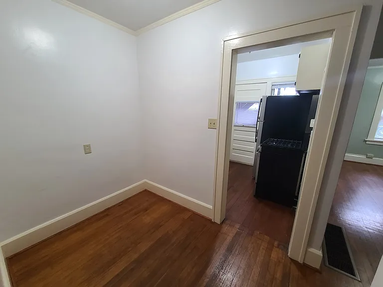 4814 Woodland Ave — Photo 8