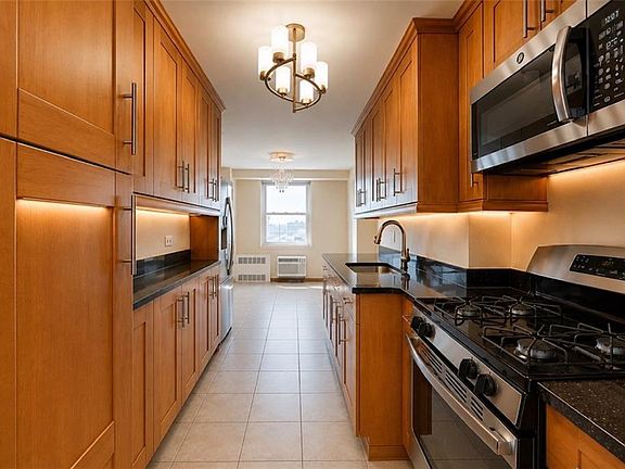 5th image of 35 Seacoast Ter APT 18B