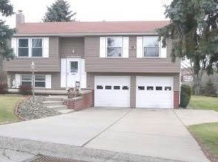 107 Oakhave Dr, Economy, PA