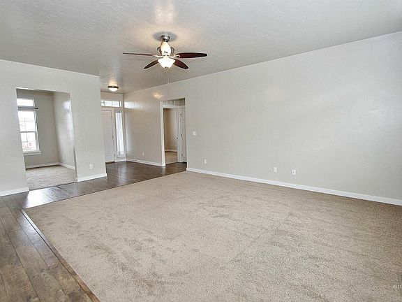 4th image of 701 E Gannett Dr