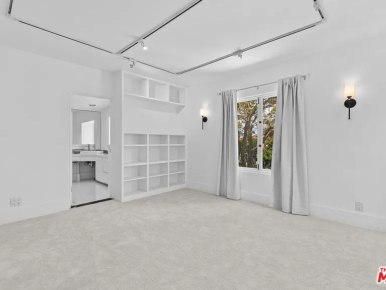 305 S Bedford Dr — Photo 16