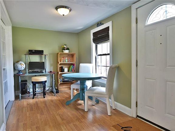 5th image of 42 Beechwood Dr