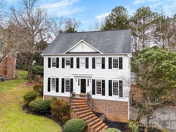 4th image of 10318 Hollybrook Dr