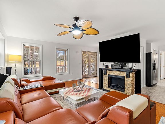 4th image of 19 Whittemore Road