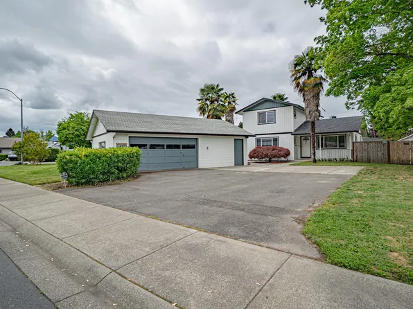 1457 SW Silver Maple Way, Grants Pass, OR 97526