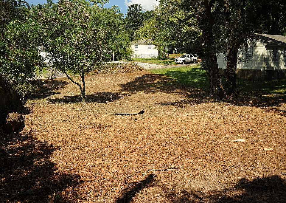 2nd image of 5255 Longwood Pl