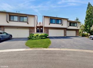 108 New Castle Ct, Rolling Meadows, IL 60008