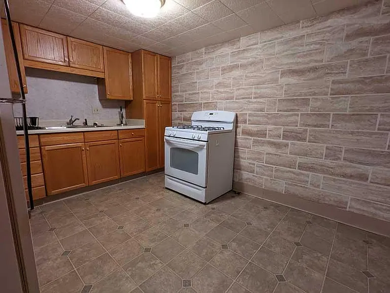 225 N Overland Trl — Photo 4