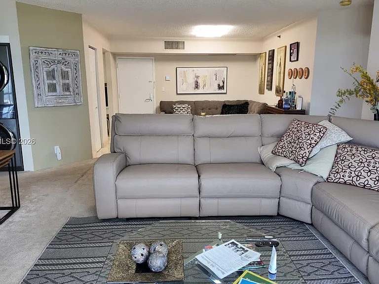 3600 Mystic Pointe Dr #1111 — Photo 1