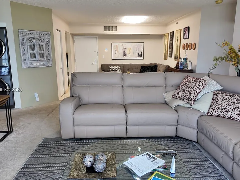 3600 Mystic Pointe Dr #1111