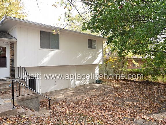 2nd image of 1609 N 63rd Pl