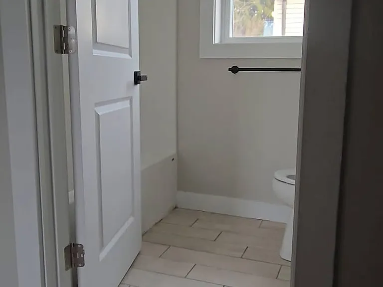 222 Montaup St — Photo 10
