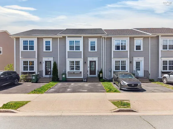 200 Transom Dr, Halifax, NS B3M 4T7
