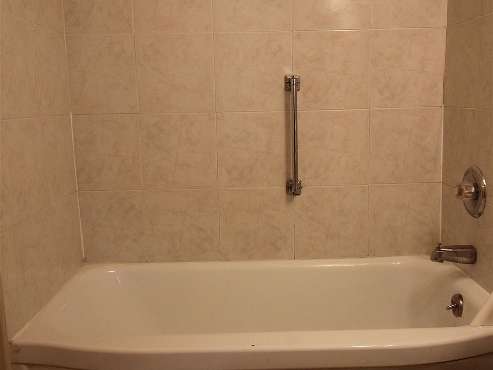 Ceramic tiled Bathroom