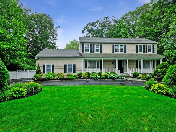 34 Woodland Dr, Rye Brook, NY 10573