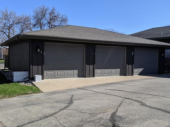 3rd image of 1650 Country Club Dr Unit 3