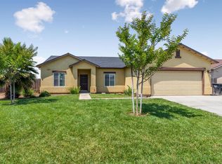 1277 El Paso Ave, Dinuba, CA 93618
