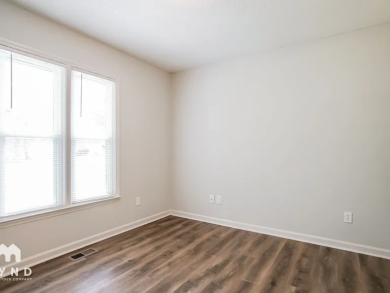 85 Richmond Dr — Photo 12