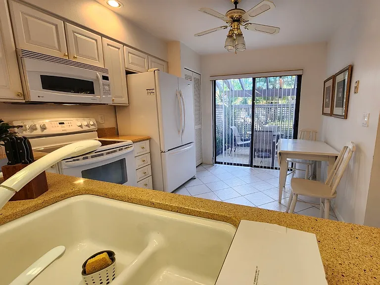 4530 Kingsmere — Photo 7