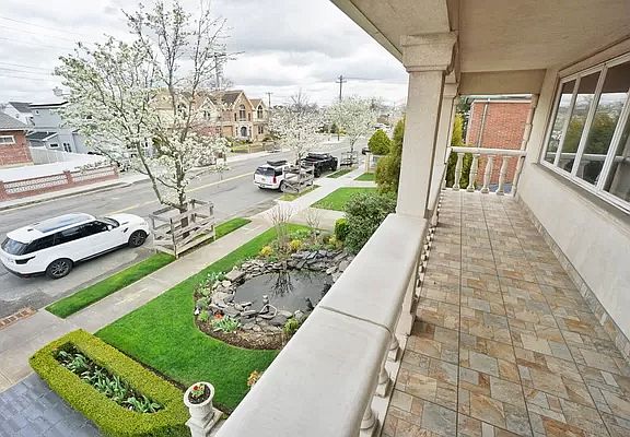 5th image of 7104 Avenue W