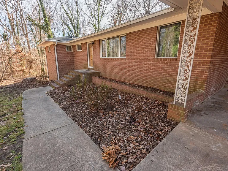 632 Carolyn Ln — Photo 32
