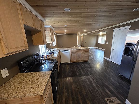 3rd image of 653 E Main St Trlr 16