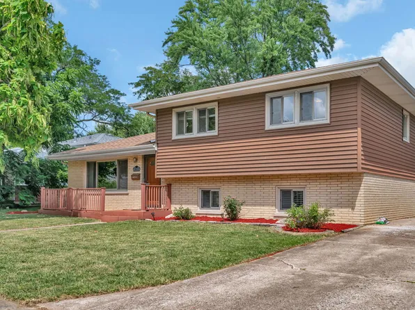 1035 Walter St, Lemont, IL 60439